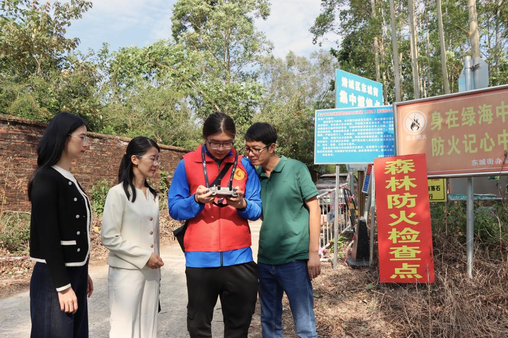 无人机全村巡防。通讯员供图