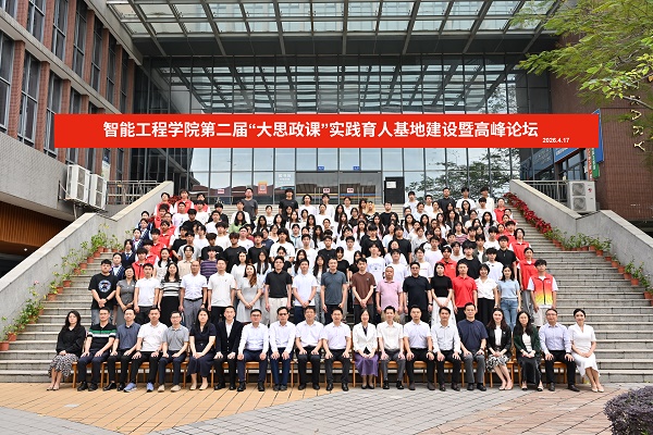 带横幅的照片.jpg