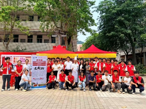 【智学笃信】AI面试、机器人秀技、技能能手秀绝活……这场招聘会“职”味十足——“智汇未来·职等你来”春季专场招聘会火热举行