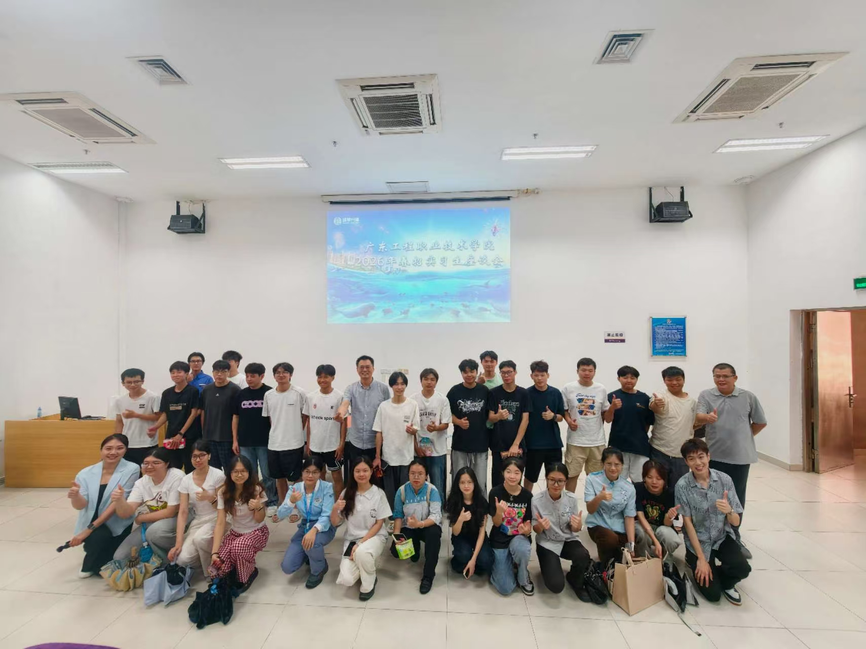 珠海合照.jpg