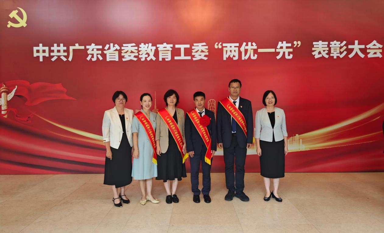 我校参会代表合影