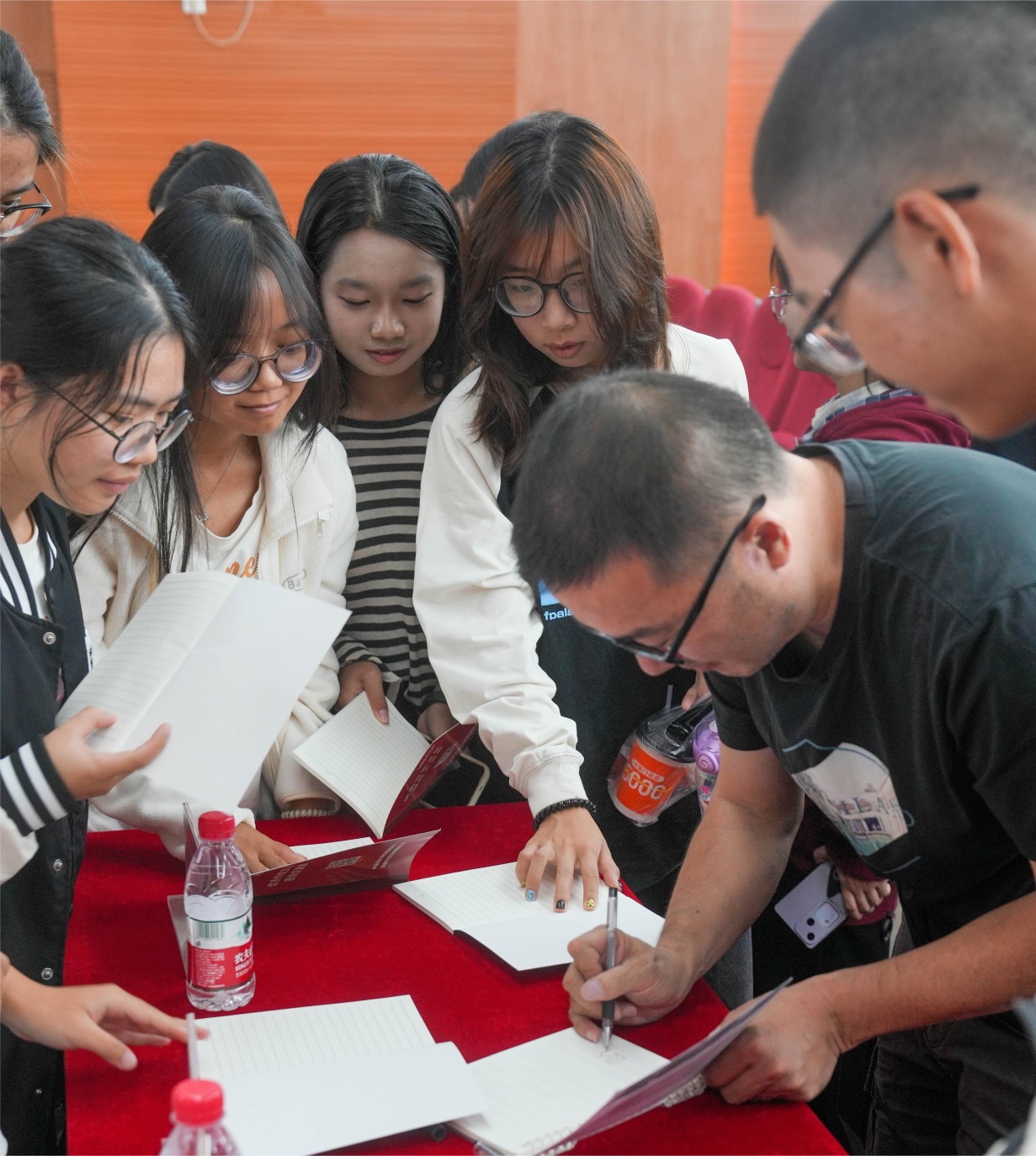 说明: http://jc6.gdep.edu.cn/jc6/download/download!getImage.action?attachmentId=8a80343c92d638ca0192e6702d9d55c5&fileName=01.jpg